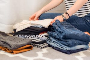 Folding laundry, chores, organization, cleaning, 5 ways to declutter